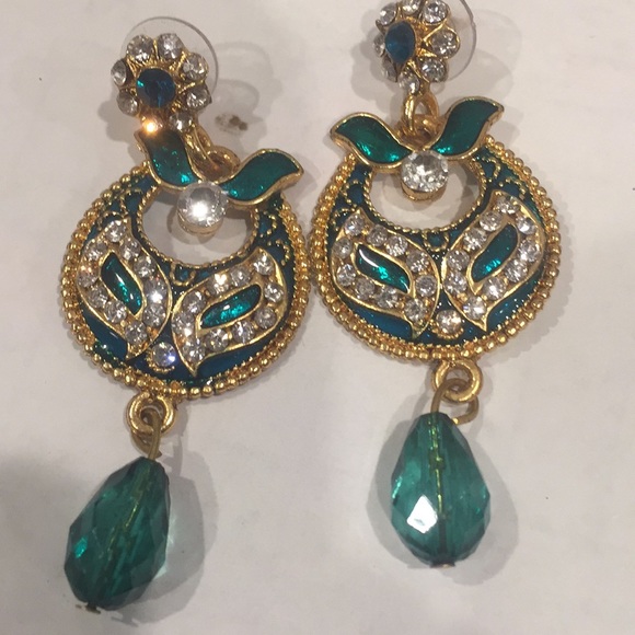 Earring - Picture 1 of 2